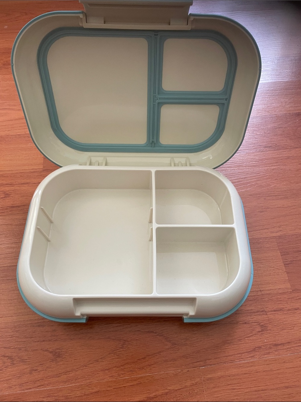 Bentgo Divided Lunch Box - Cream with Blue Trim